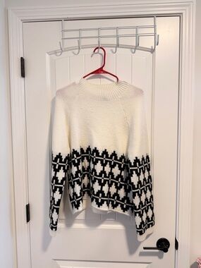H&M White Crewneck Sweater with Black Geometric Band